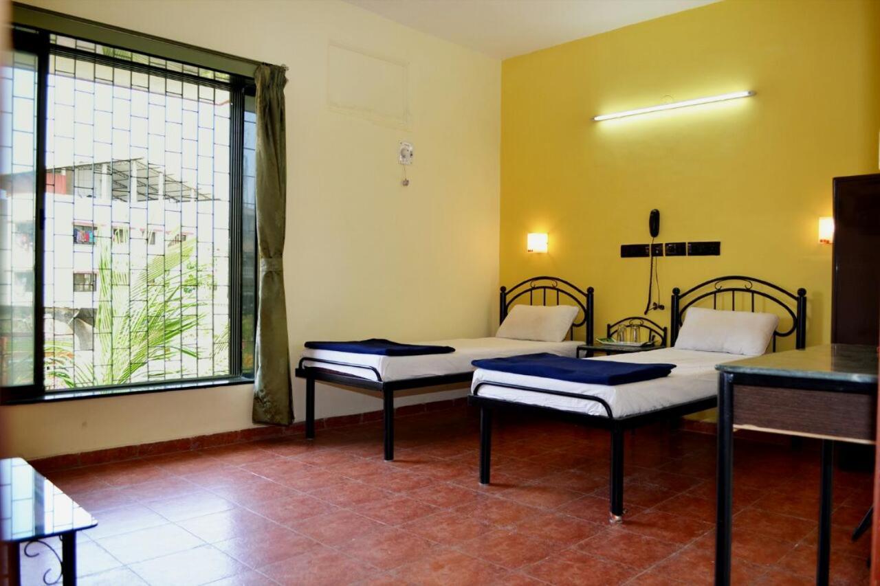 Royal Hills Hotel Pune Bagian luar foto