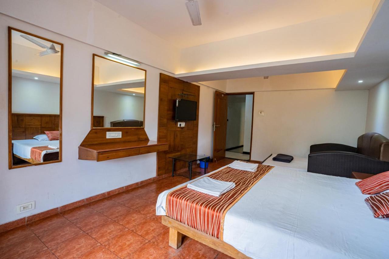 Royal Hills Hotel Pune Bagian luar foto