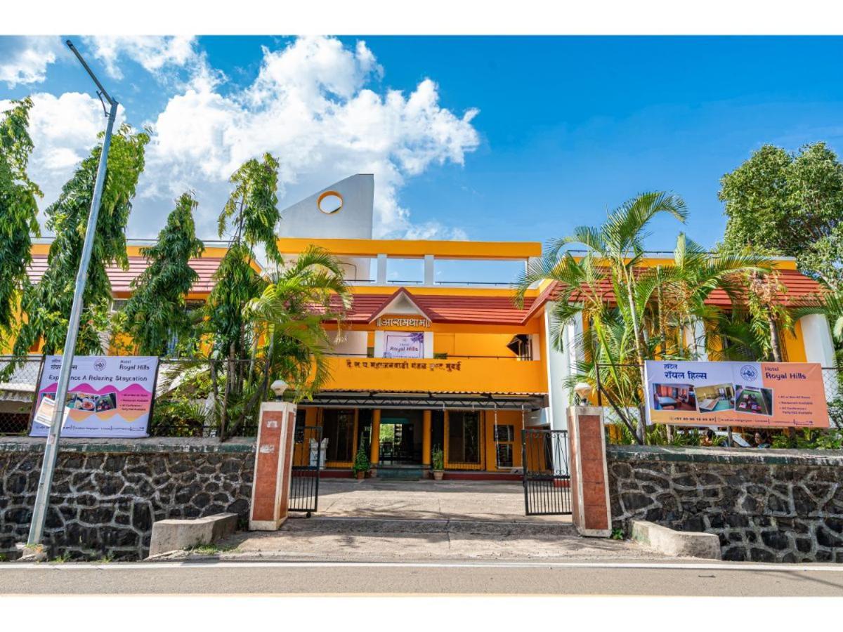 Royal Hills Hotel Pune Bagian luar foto