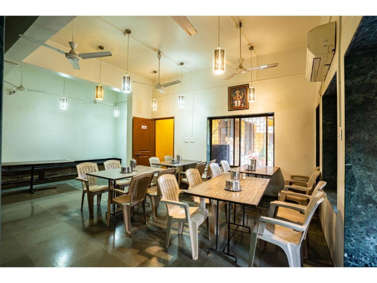 Royal Hills Hotel Pune Bagian luar foto